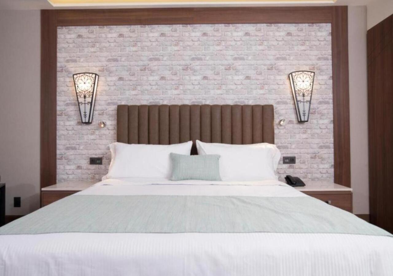 Hotel Ronda Minerva Гвадалахара Екстер'єр фото